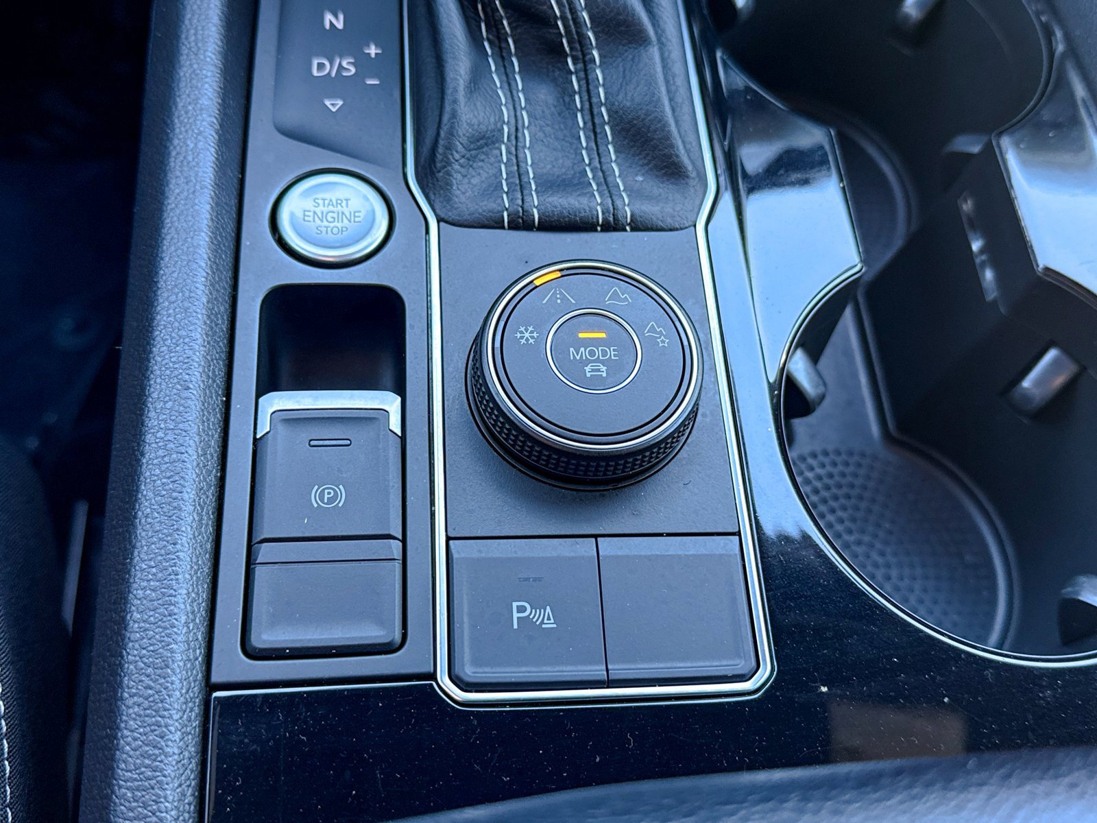 Used 2021 Volkswagen Atlas Cross Sport SEL image 34