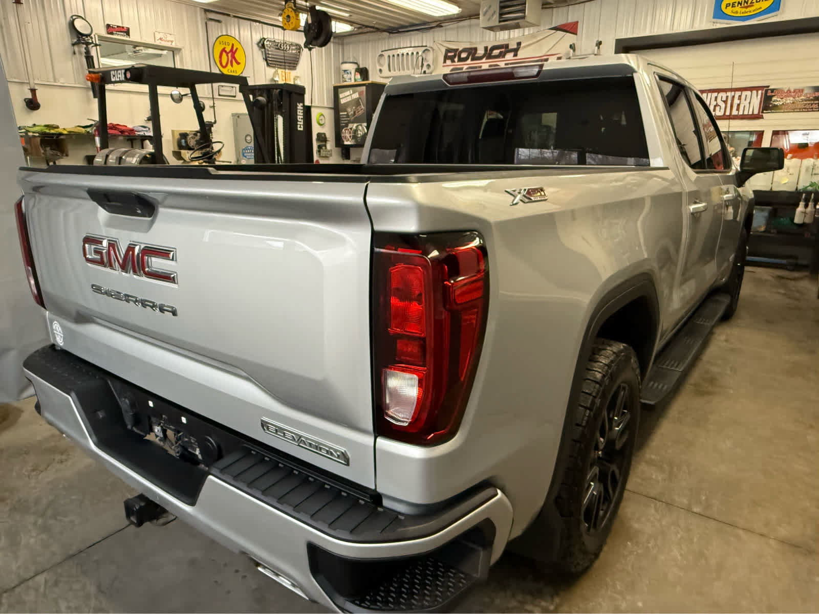 Used 2021 GMC Sierra 1500 Elevation w/ X31 Off-Road Package AWD/4WD image 5