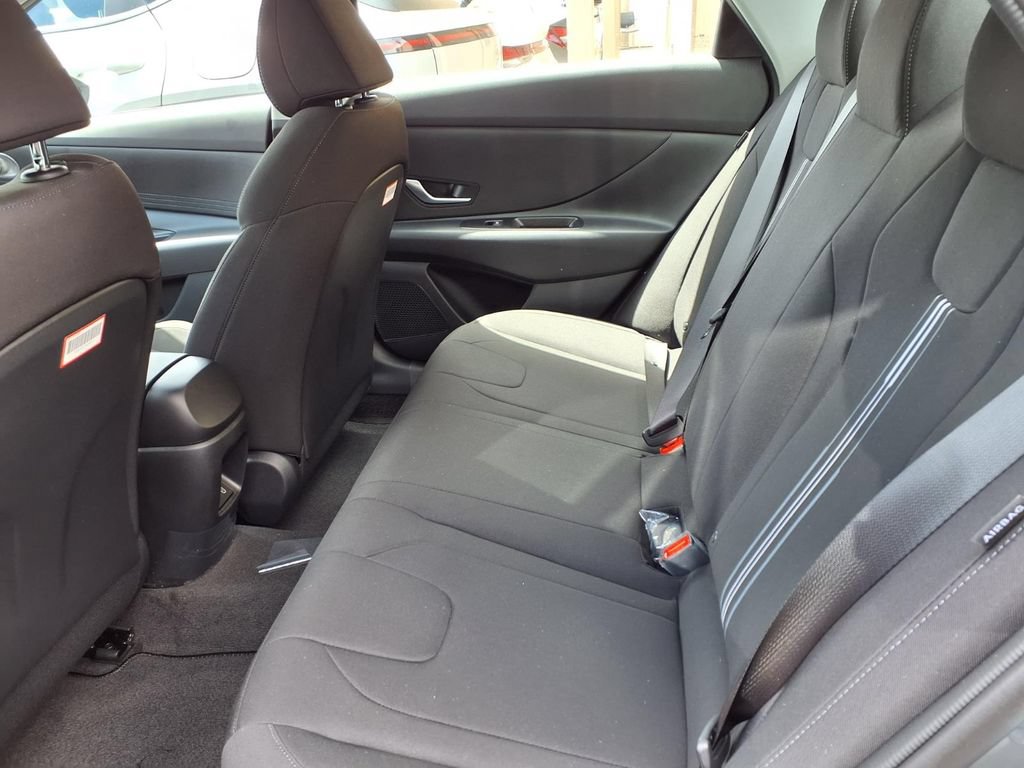 New 2026 Hyundai Elantra Hybrid FWD image 8