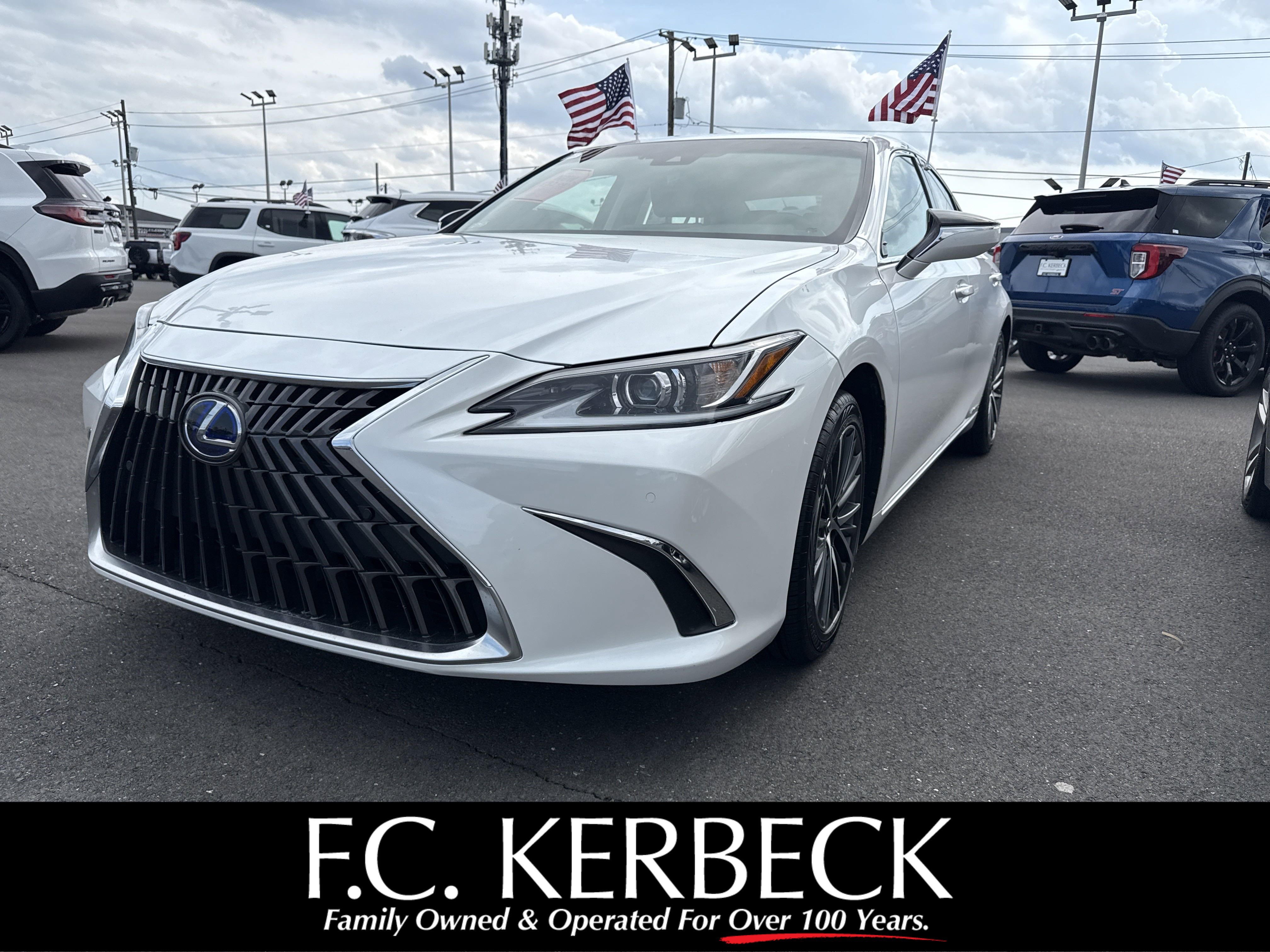 Used 2022 Lexus ES 300h w/ Premium Package image 1