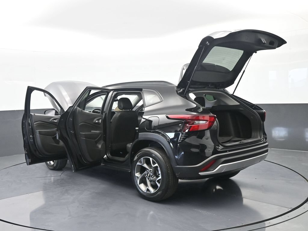 Used 2025 Chevrolet Trax LT FWD image 72