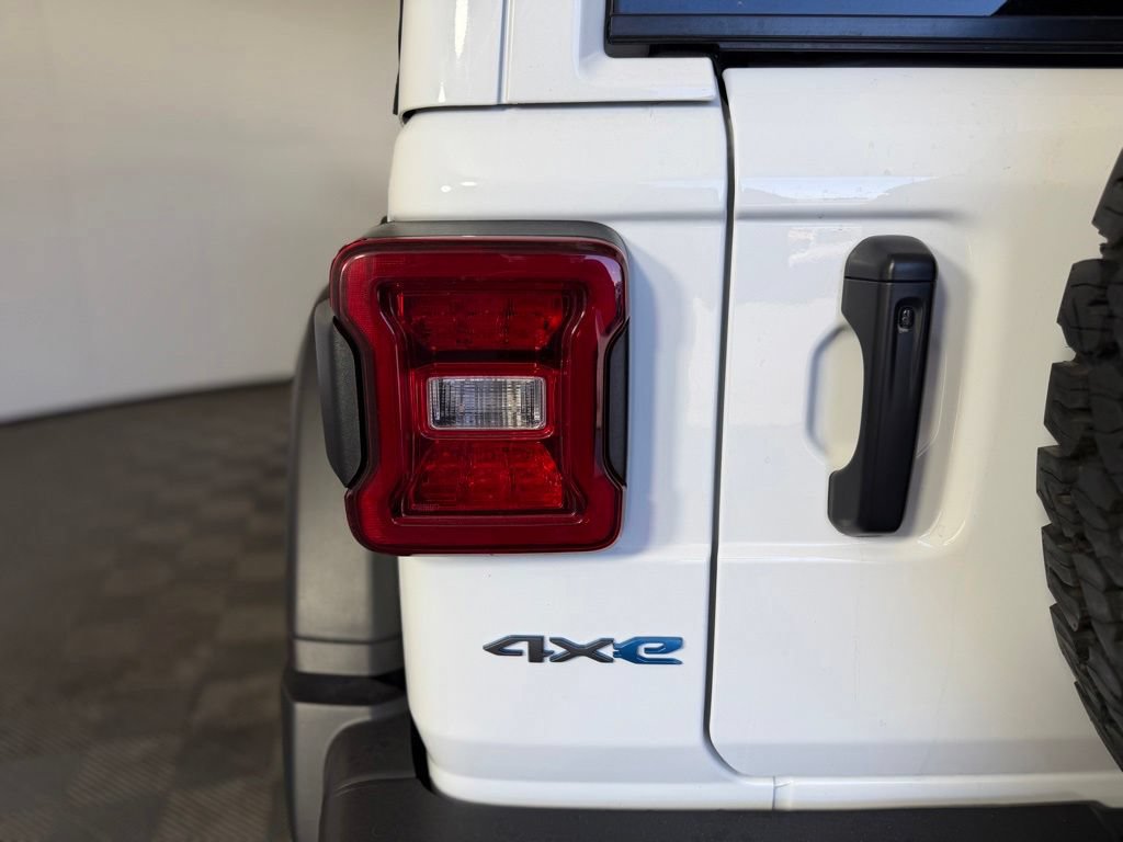 Certified 2025 Jeep Wrangler Unlimited Rubicon 4xe w/ Convenience Group AWD/4WD image 13