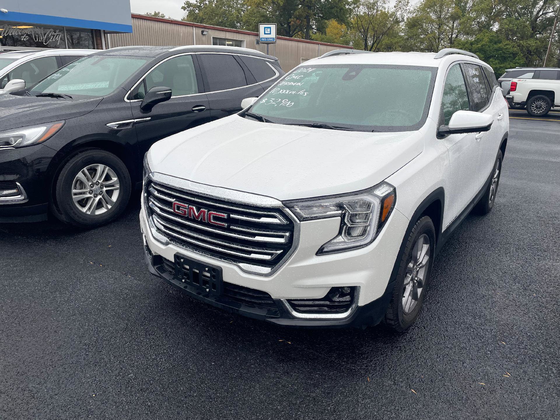 Used 2024 GMC Terrain SLT w/ Infotainment Package II