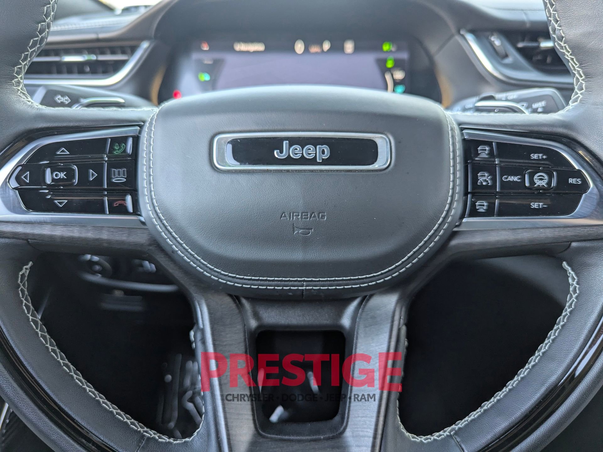 Used 2024 Jeep Grand Cherokee Overland w/ Advanced Protech Group III AWD/4WD image 19