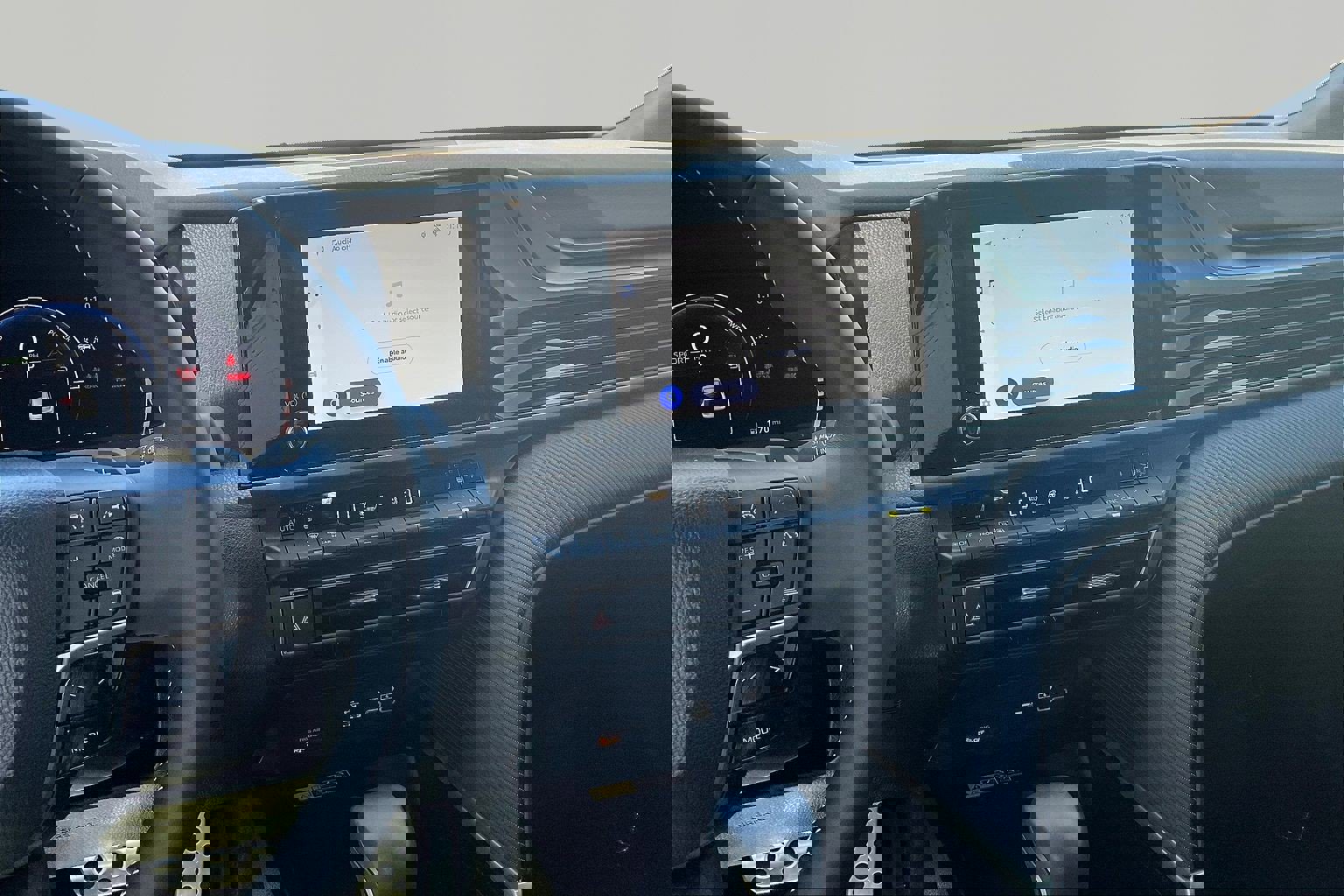 Used 2025 Toyota Camry SE w/ Convenience Package FWD image 9