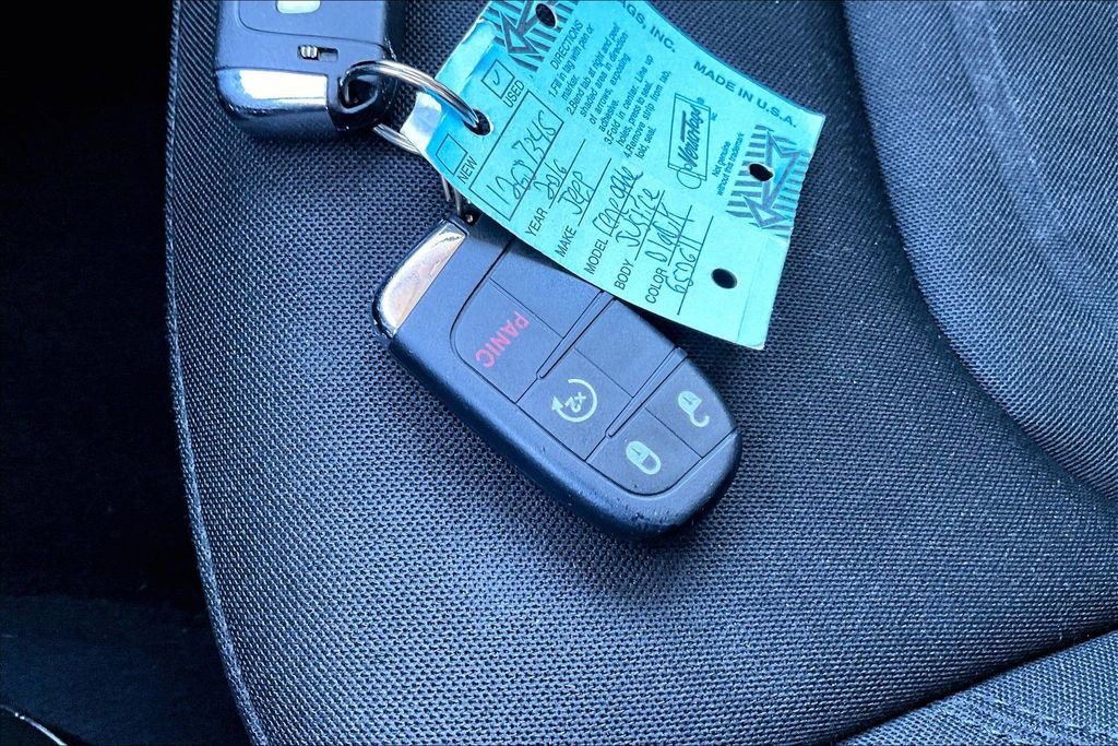 Used 2016 Jeep Renegade Latitude image 11