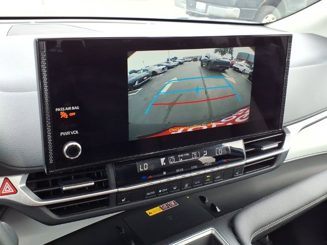 Used 2026 Toyota Sienna XLE FWD image 27