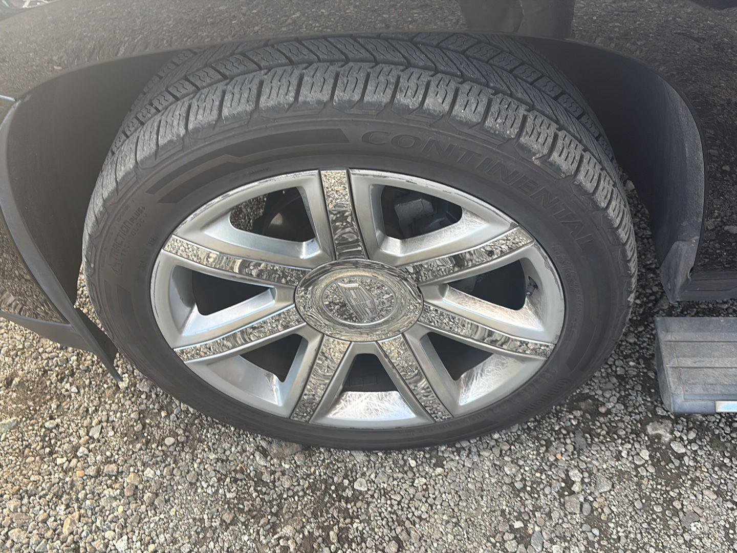 Used 2017 Cadillac Escalade Premium Luxury image 28