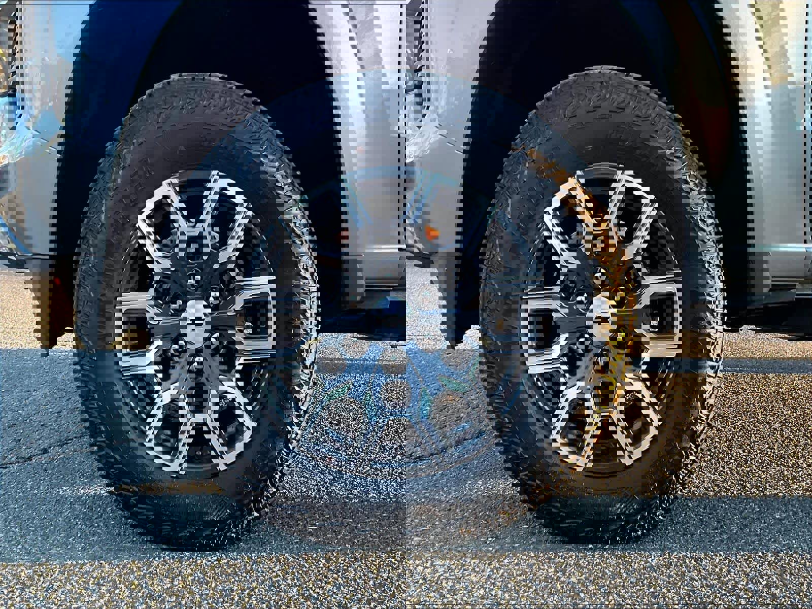 Used 2024 Chevrolet Colorado Z71 w/ Z71 Convenience Package 2 image 7