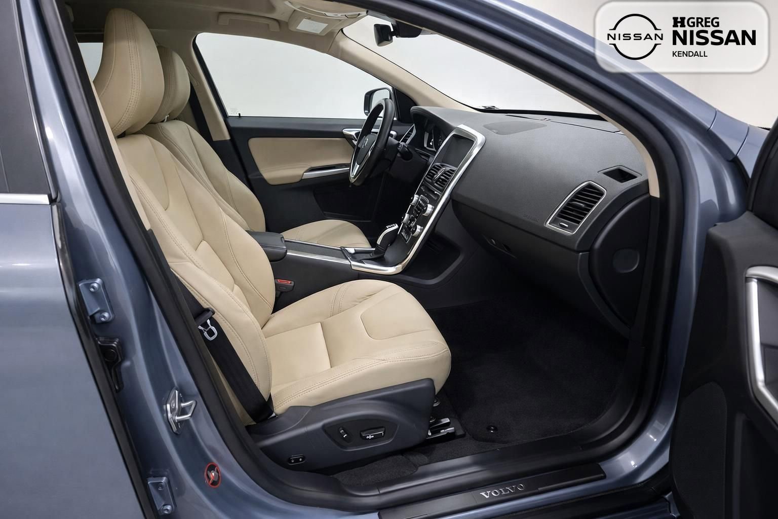 Used 2017 Volvo XC60 T6 Dynamic w/ Advanced Package AWD/4WD image 11