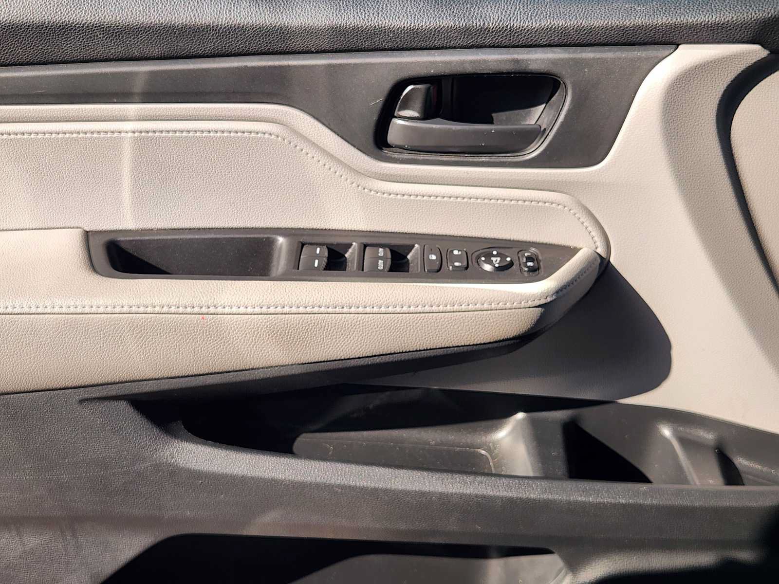 Used 2018 Honda Odyssey LX image 22