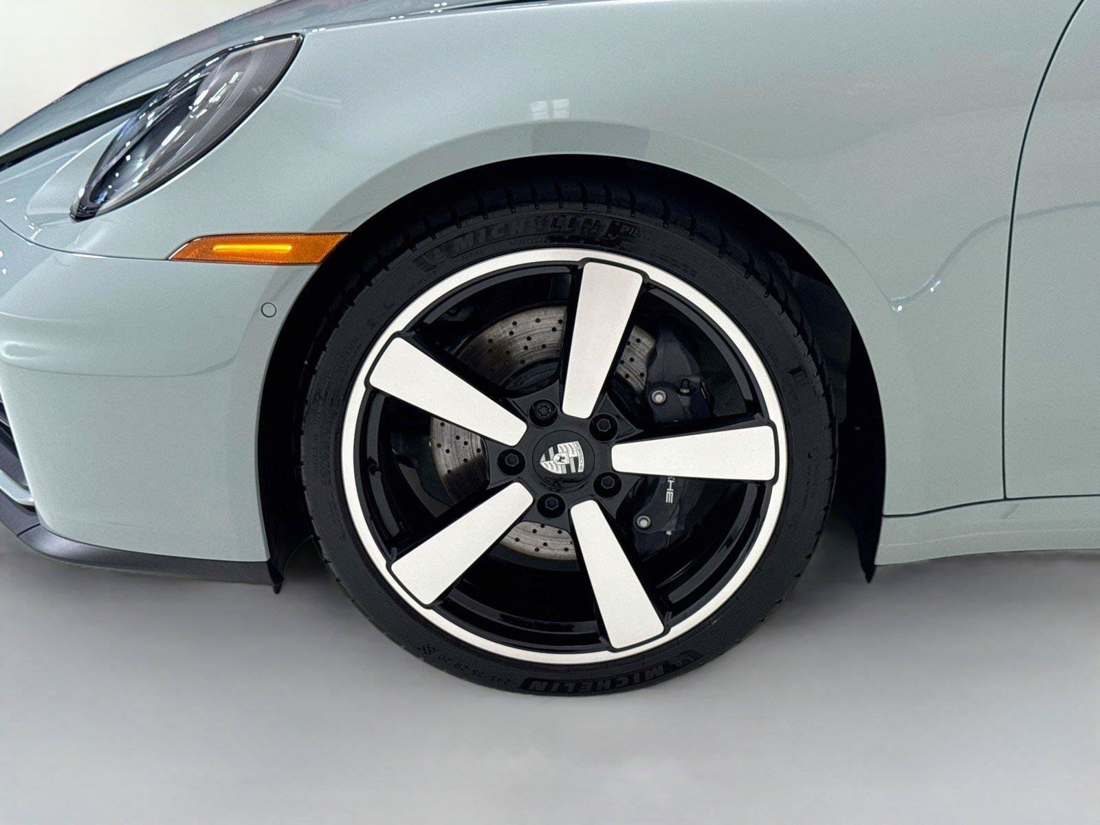 Used 2025 Porsche 911 Carrera RWD image 37