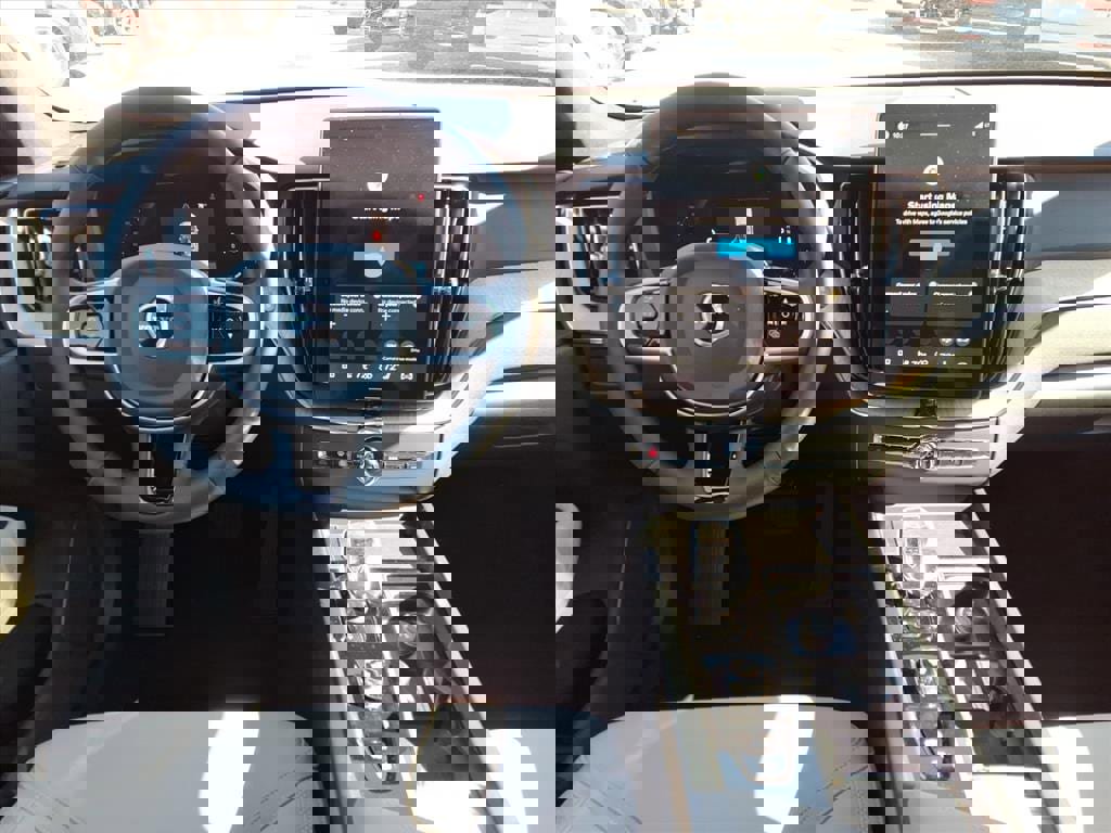 New 2026 Volvo XC60 B5 Core w/ Climate Package image 9