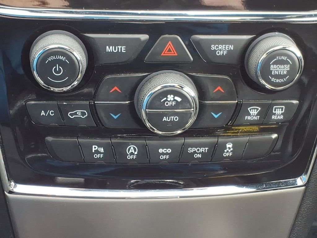 Used 2021 Jeep Grand Cherokee Limited image 17