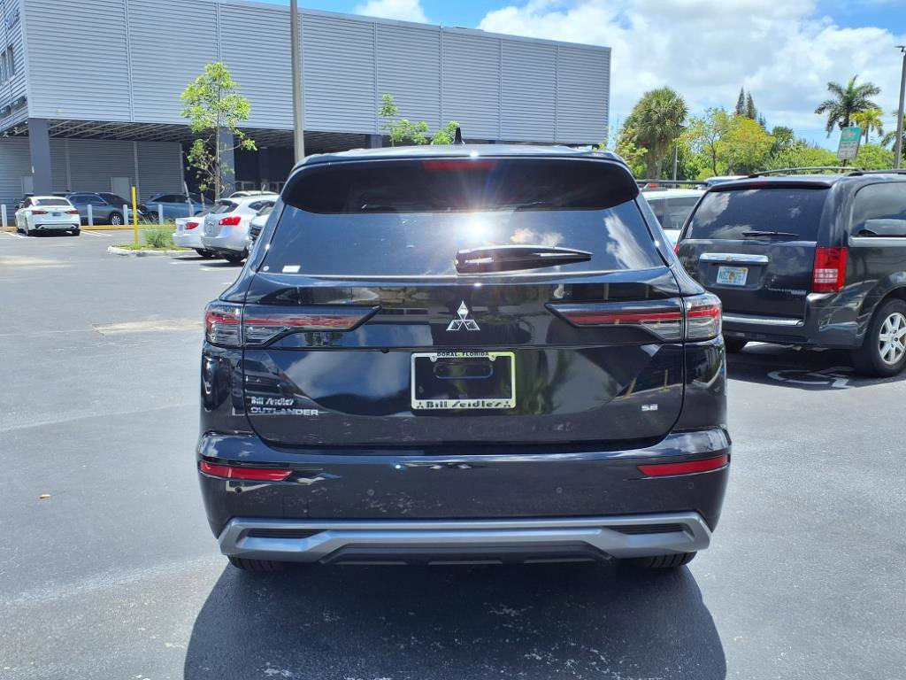 New 2025 Mitsubishi Outlander SE image 4