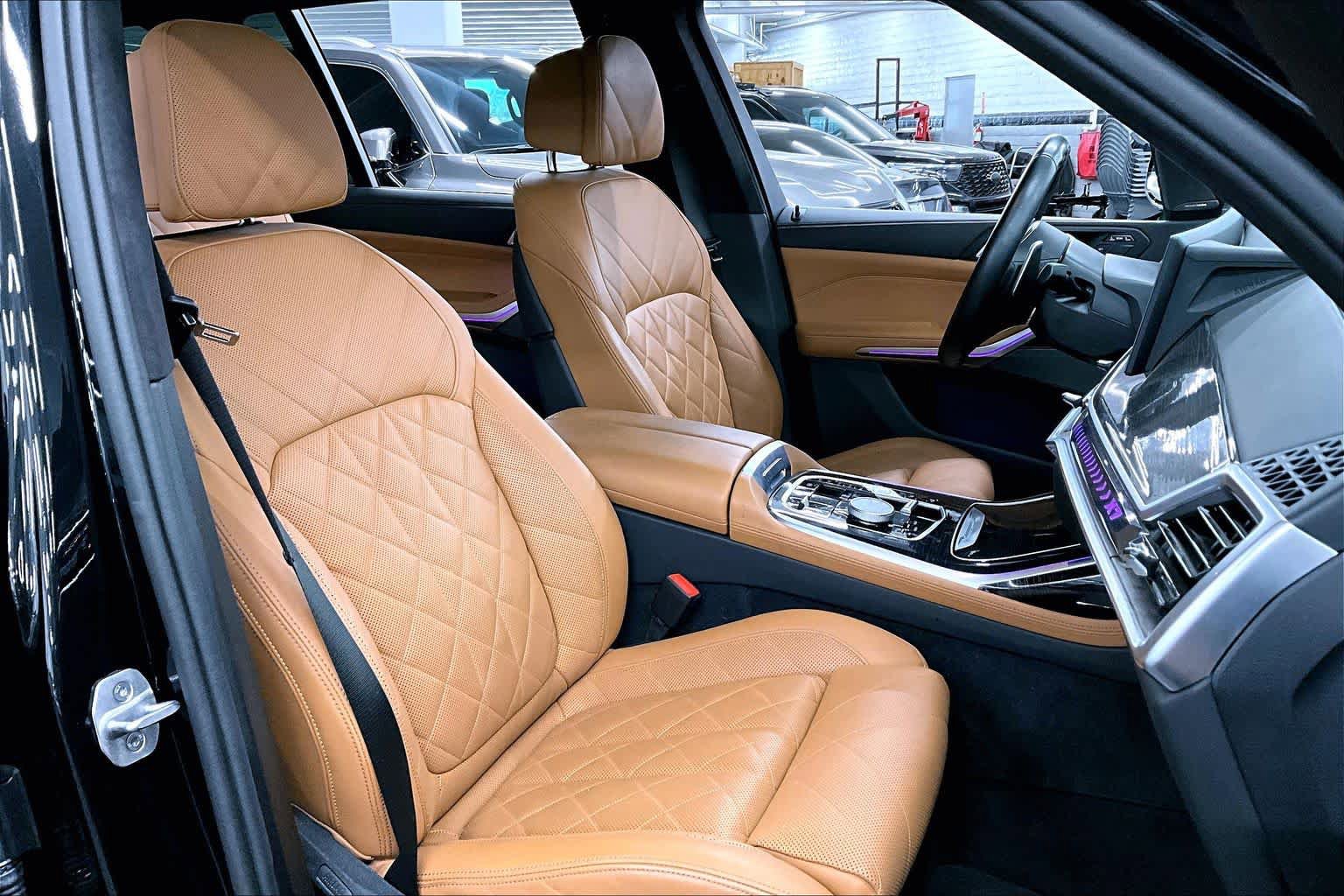 Used 2025 BMW X7 xDrive40i w/ M Sport Package image 8