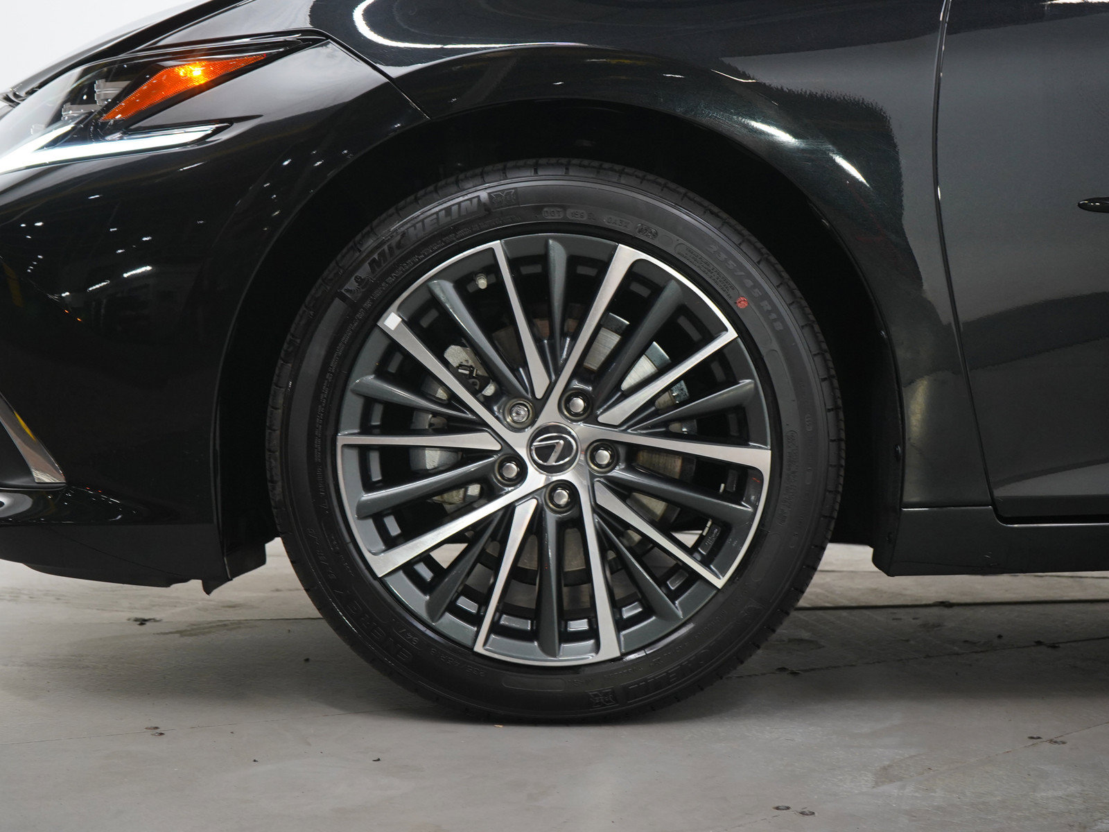 Used 2025 Lexus ES 300h FWD image 29