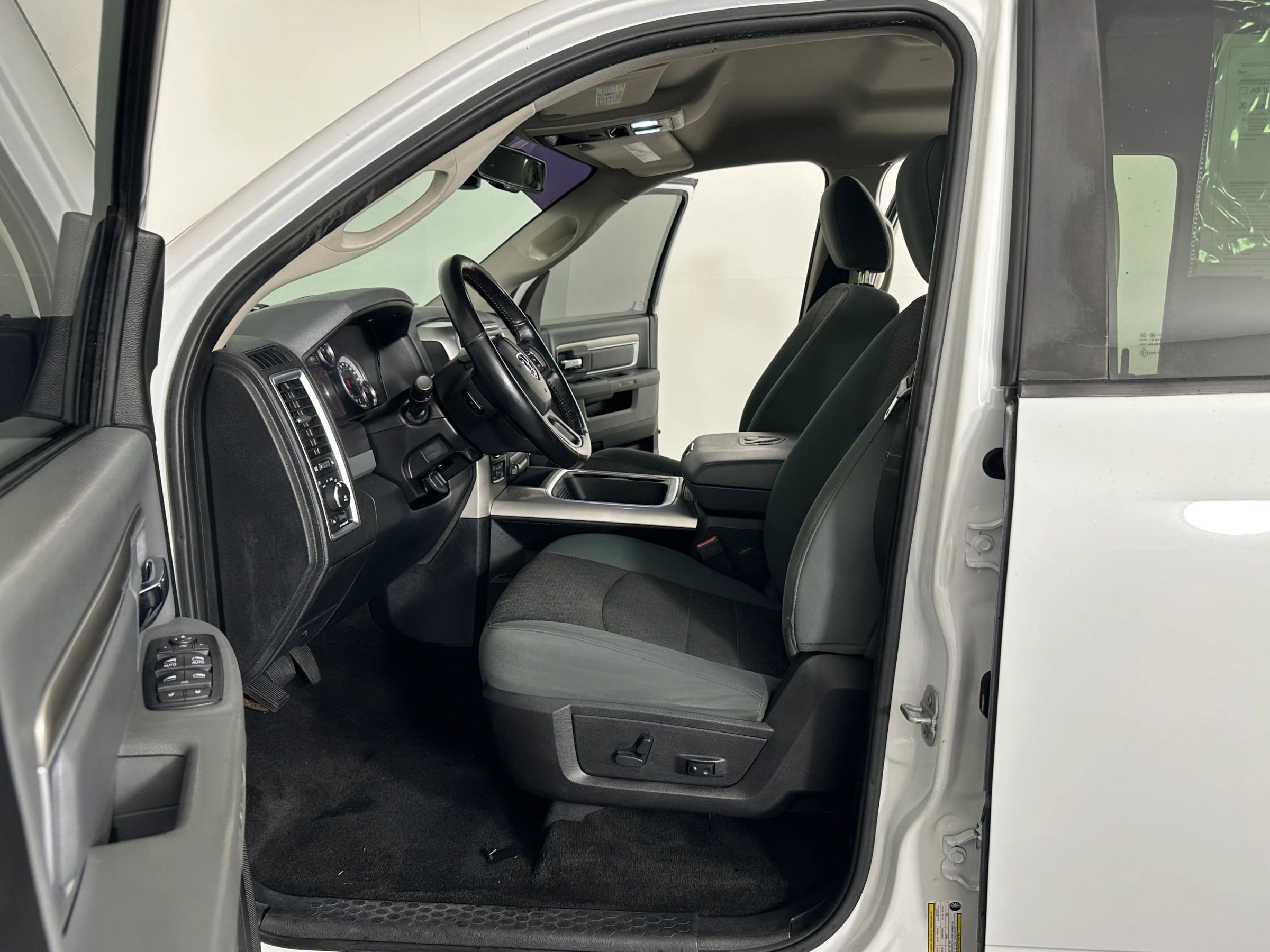 Used 2016 RAM 1500 Big Horn image 23