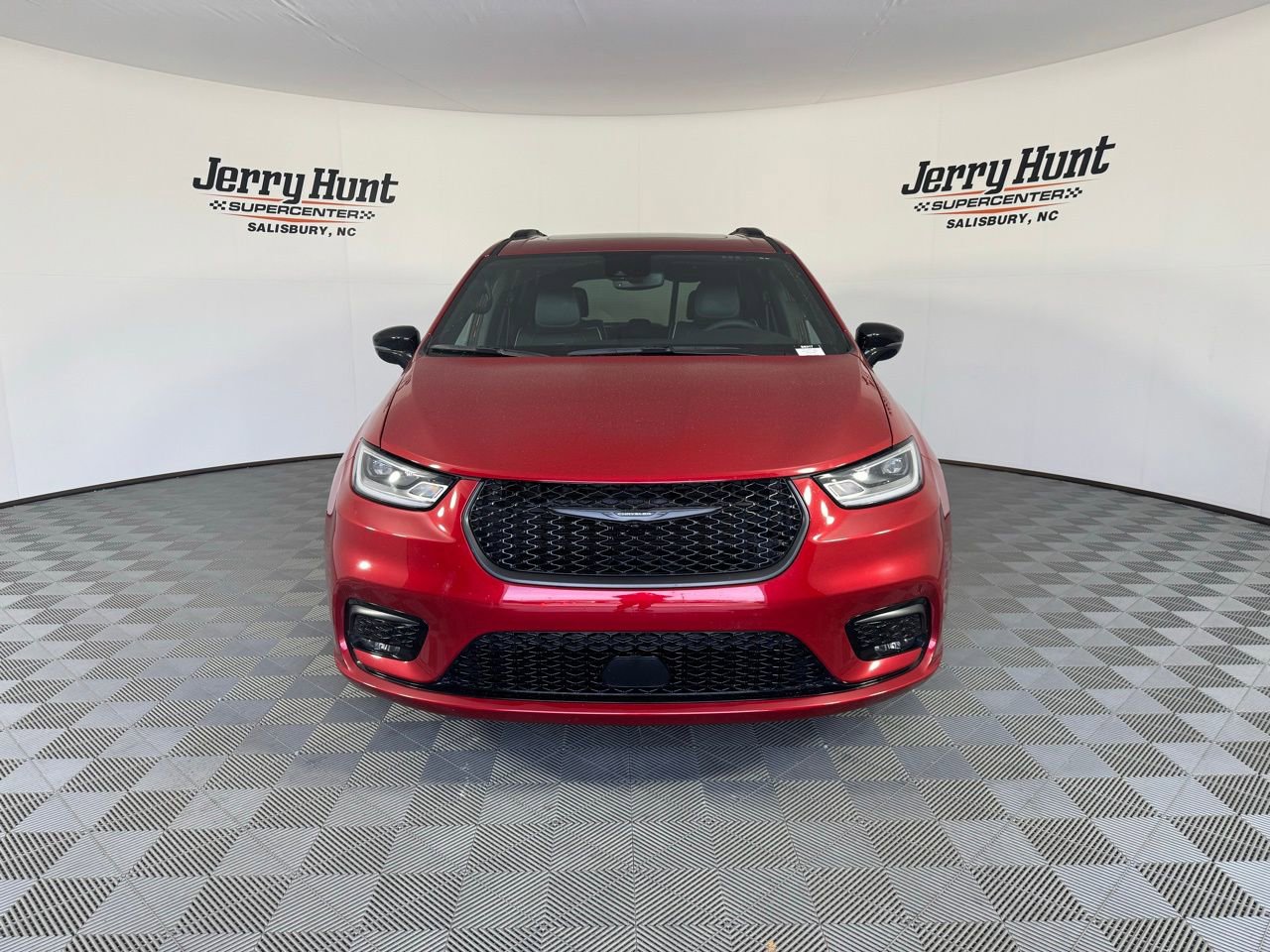 Used 2025 Chrysler Pacifica Limited image 7