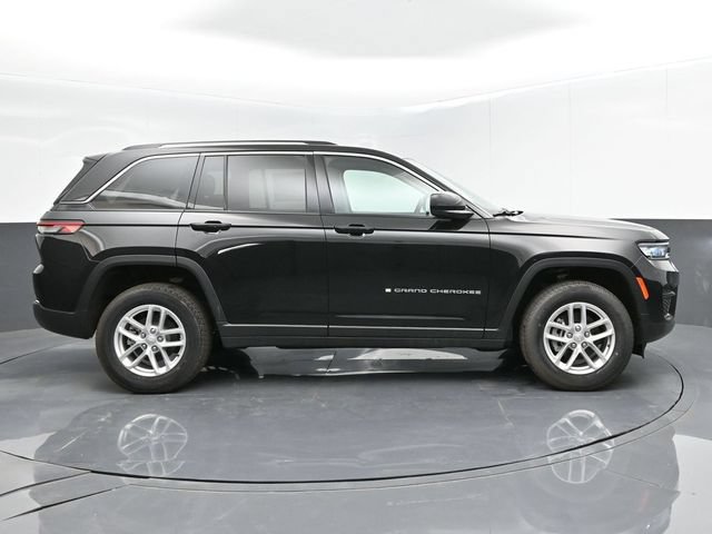 Used 2024 Jeep Grand Cherokee Laredo X AWD/4WD image 9