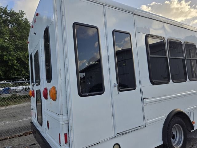 Used 2011 Ford E-450 and Econoline 450 Super Duty image 11