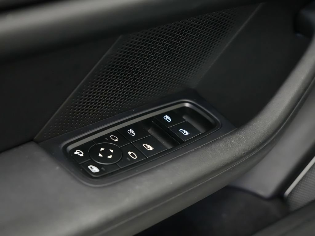 Used 2023 Porsche Taycan 4S w/ Performance Package image 24