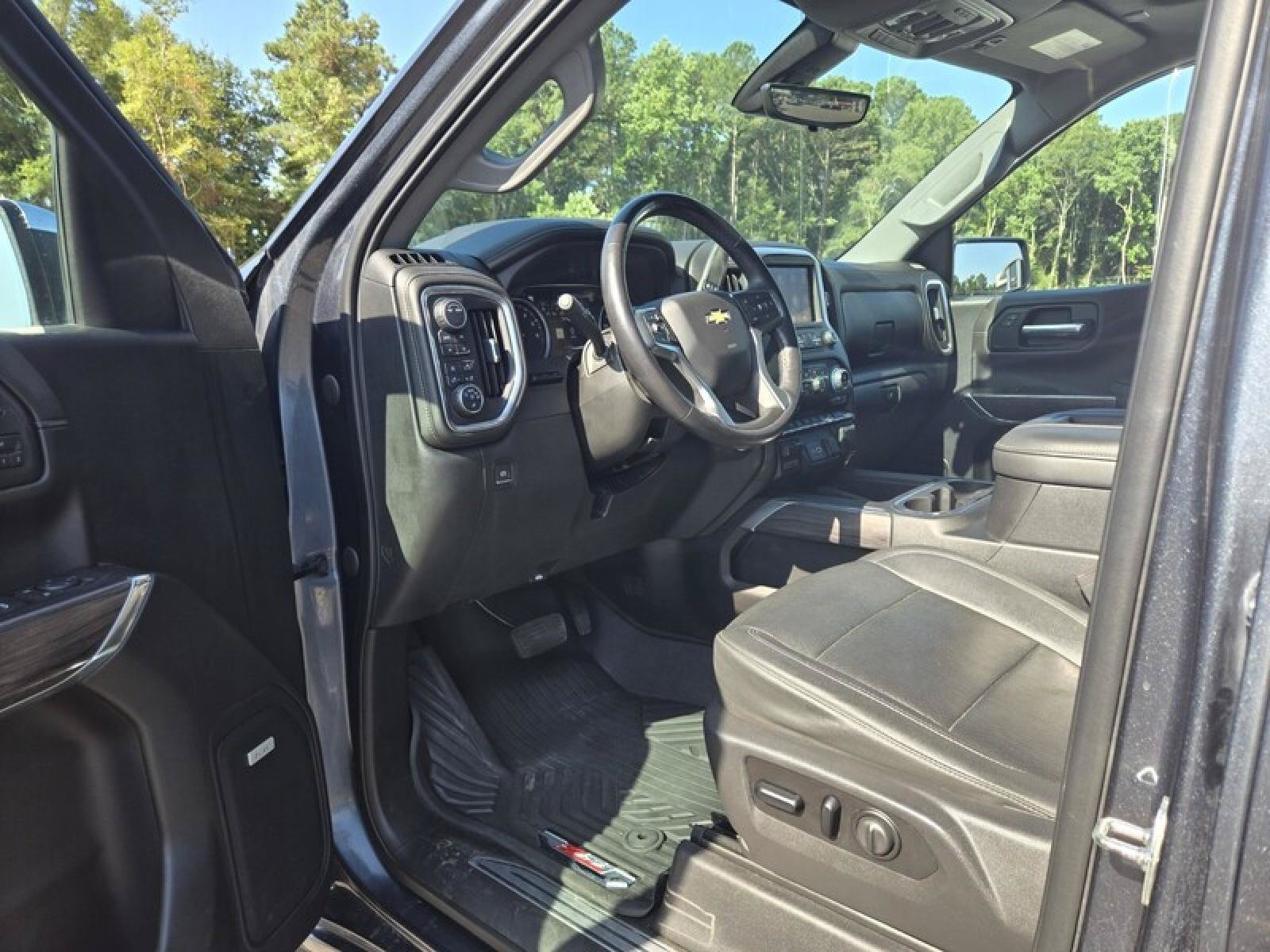 Used 2021 Chevrolet Silverado 1500 LTZ w/ LTZ Premium Package AWD/4WD image 18