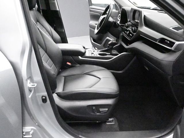 Certified 2024 Toyota Highlander XLE image 36