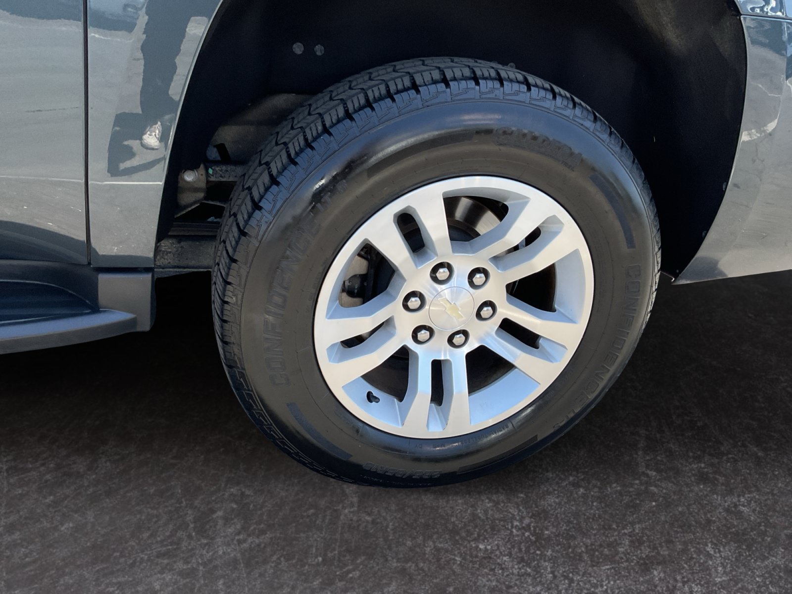 Used 2020 Chevrolet Suburban LT RWD image 9