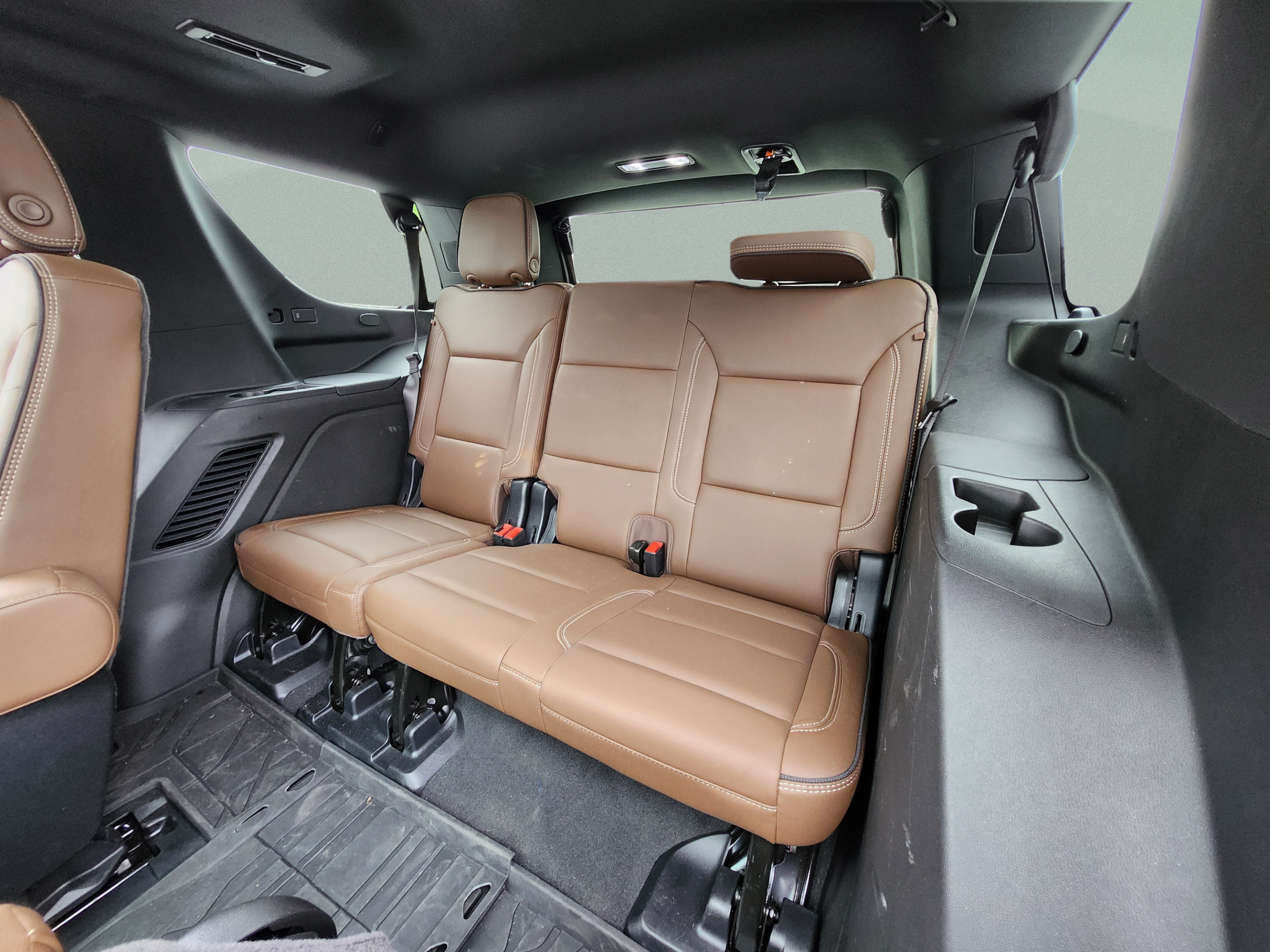 Used 2025 Chevrolet Tahoe High Country AWD/4WD image 26