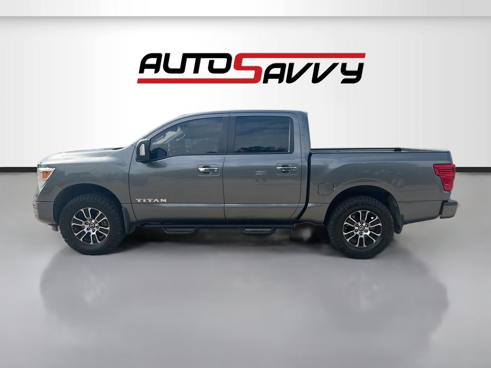 Used 2021 Nissan Titan SV w/ SV Convenience Package AWD/4WD image 4