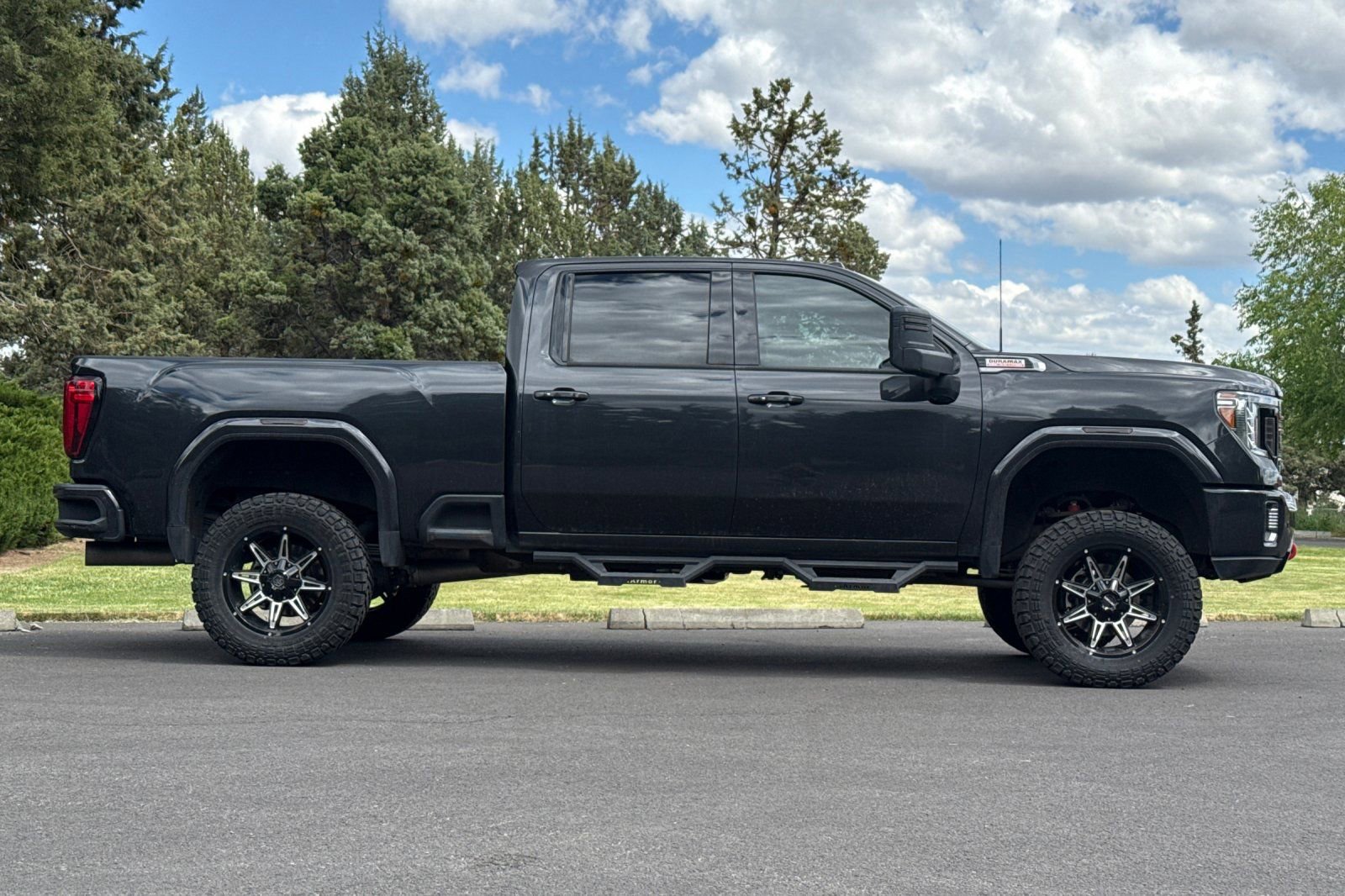 Used 2020 GMC Sierra 2500 AT4 w/ AT4 Premium Package AWD/4WD image 3