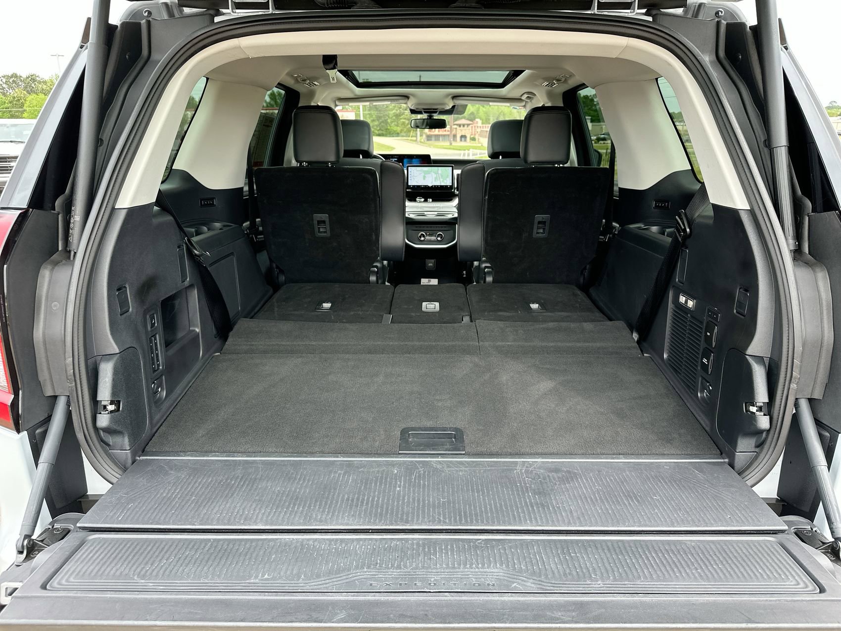 Used 2025 Ford Expedition Platinum AWD/4WD image 27