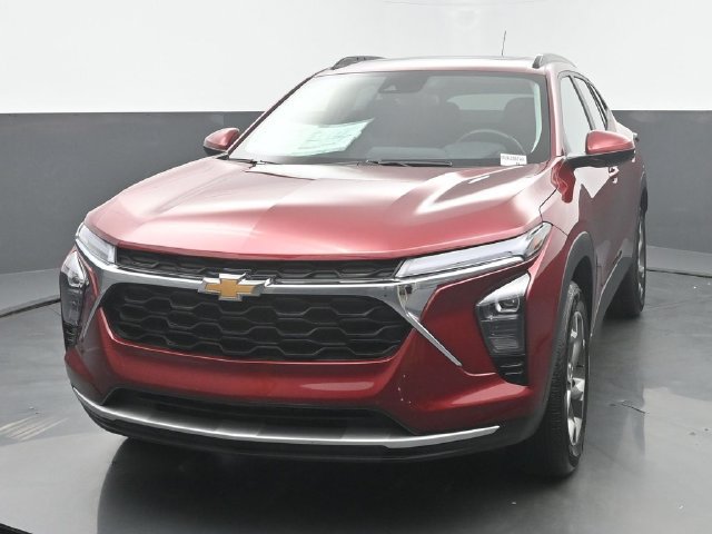 Used 2024 Chevrolet Trax LT w/ Sunroof Package FWD image 1