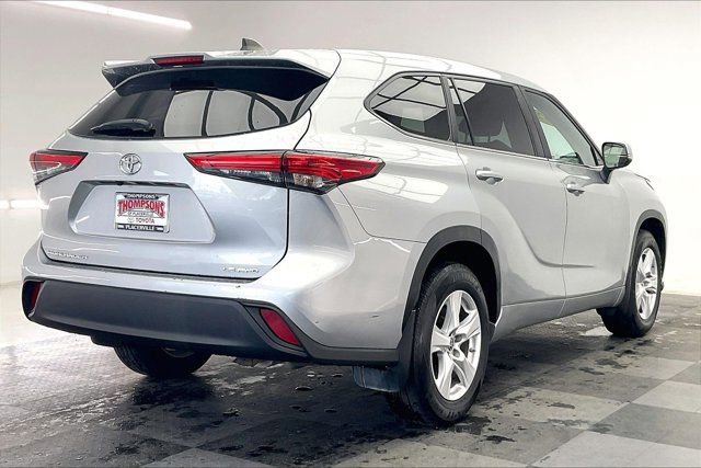 Used 2023 Toyota Highlander LE AWD/4WD image 13
