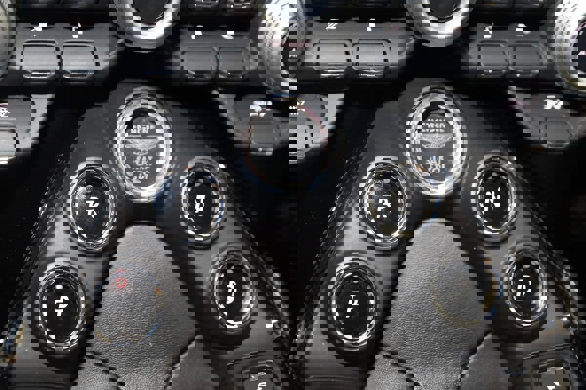 Used 2019 Aston Martin V8 Vantage Coupe image 7