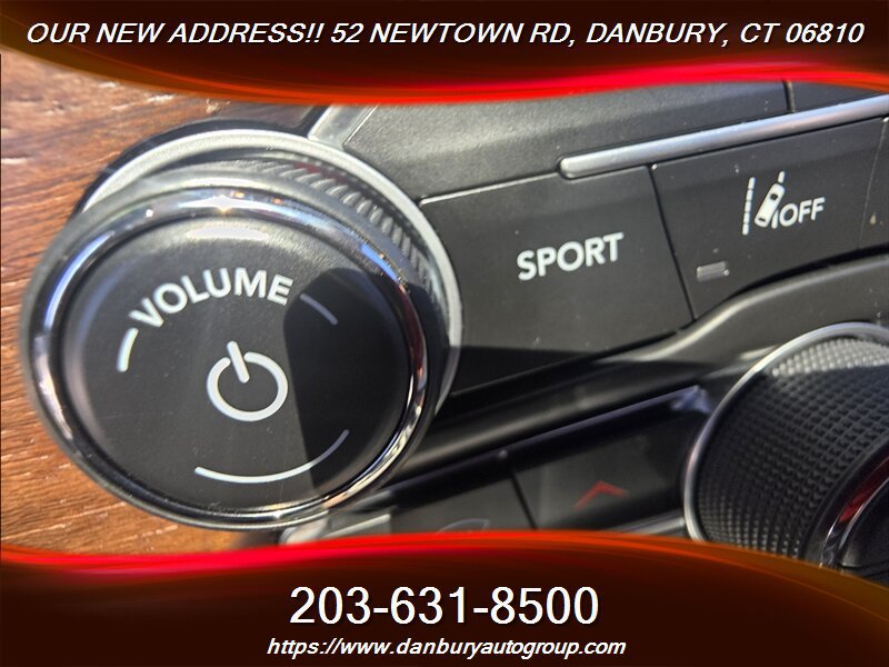 Used 2017 Chrysler 300 C Platinum w/ Safetytec Plus Group AWD/4WD image 23