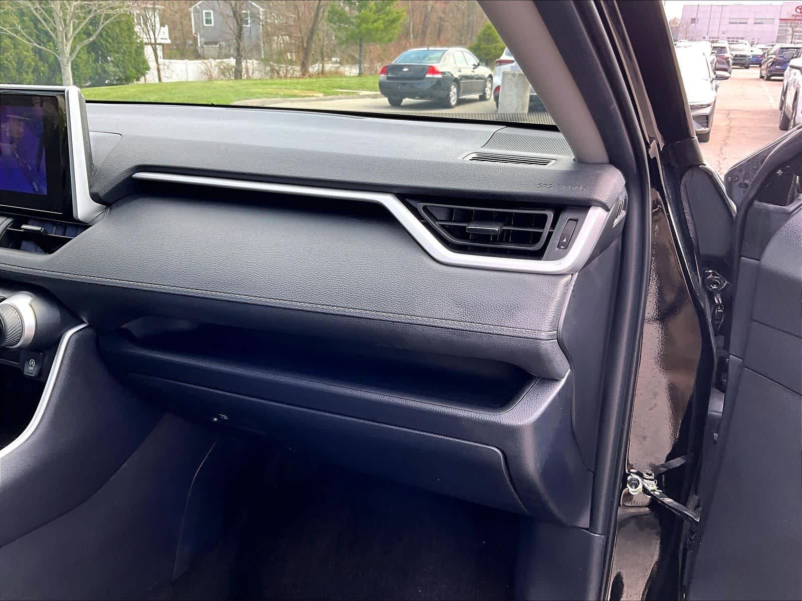 Used 2025 Toyota RAV4 LE image 13