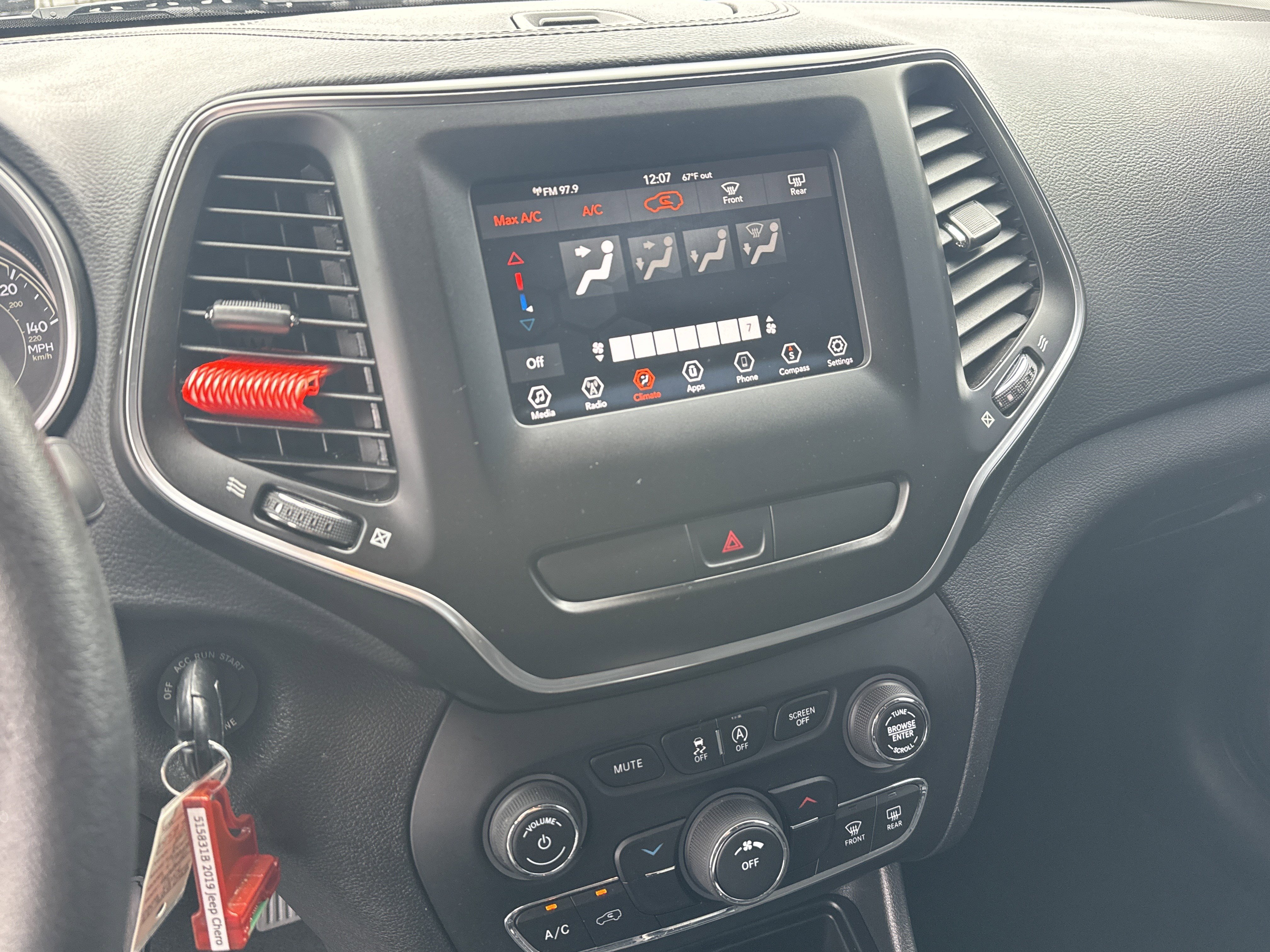 Used 2019 Jeep Cherokee Latitude w/ Popular Appearance Group image 32