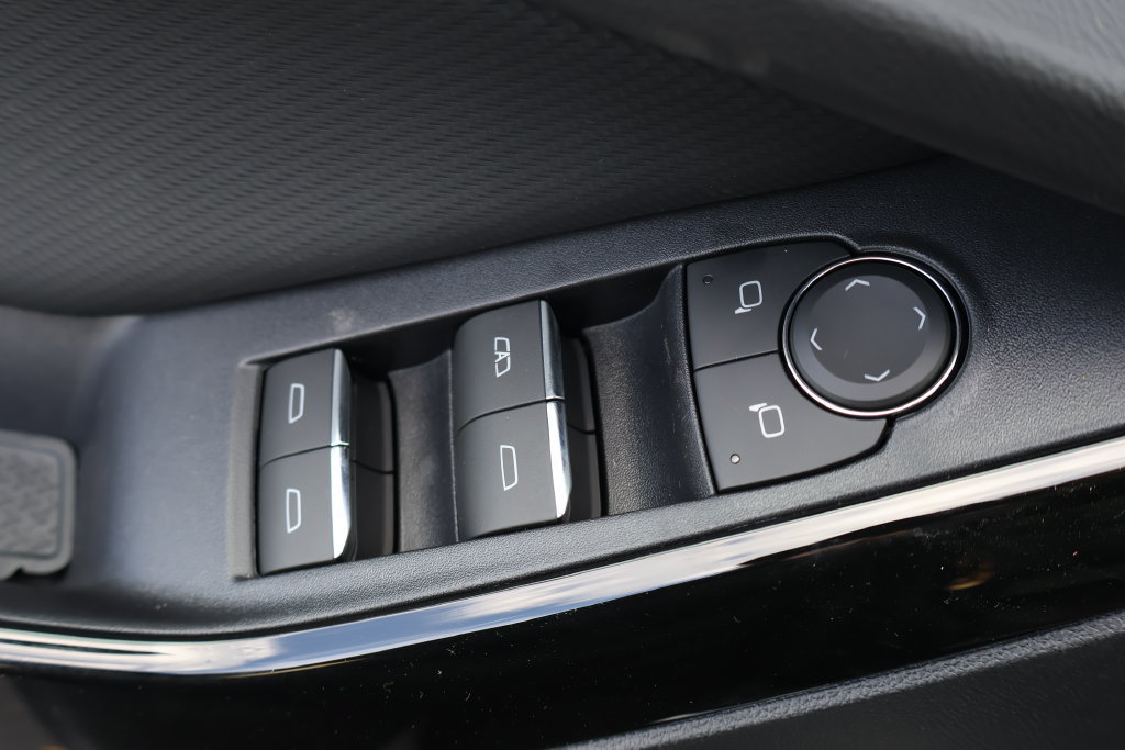 New 2027 Chevrolet Equinox RS AWD/4WD image 18