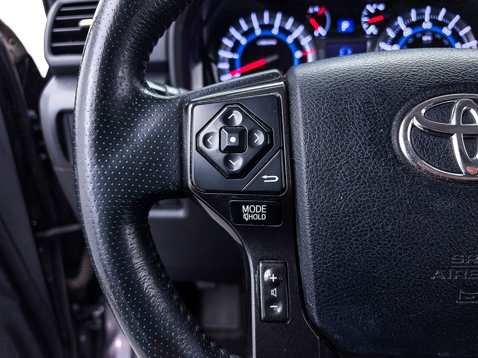 Used 2018 Toyota 4Runner TRD Off-Road Premium AWD/4WD image 25