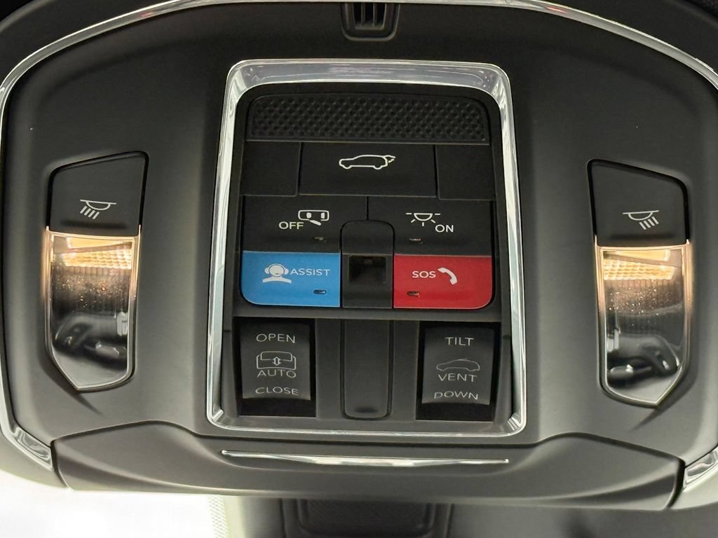Used 2025 Jeep Grand Cherokee Laredo X w/ Luxury Tech Group I AWD/4WD image 15
