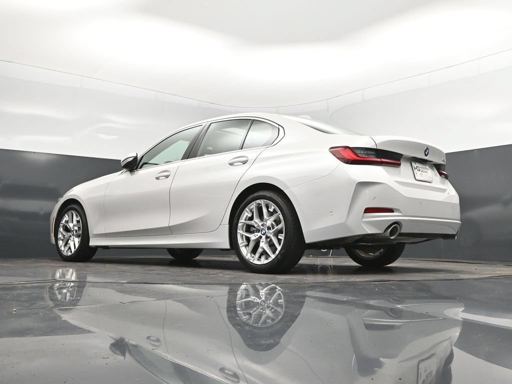 Certified 2026 BMW 330i Sedan RWD image 40
