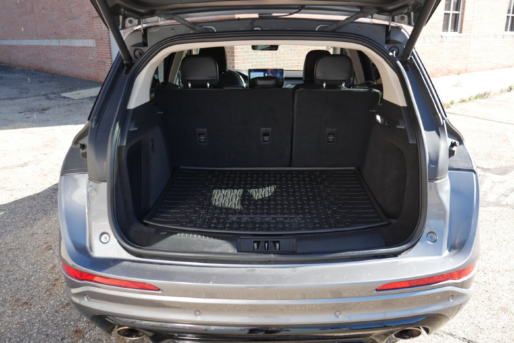 Used 2024 Lincoln Corsair AWD w/ Equipment Group 101A image 8