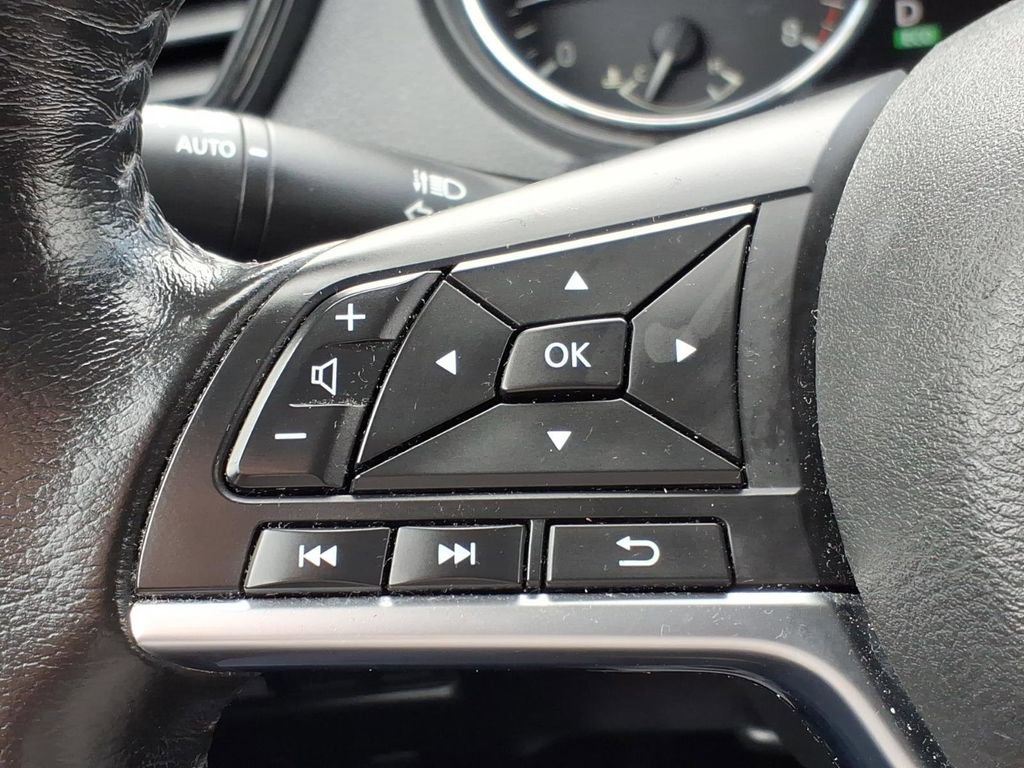 Used 2018 Nissan Rogue SV AWD/4WD image 21