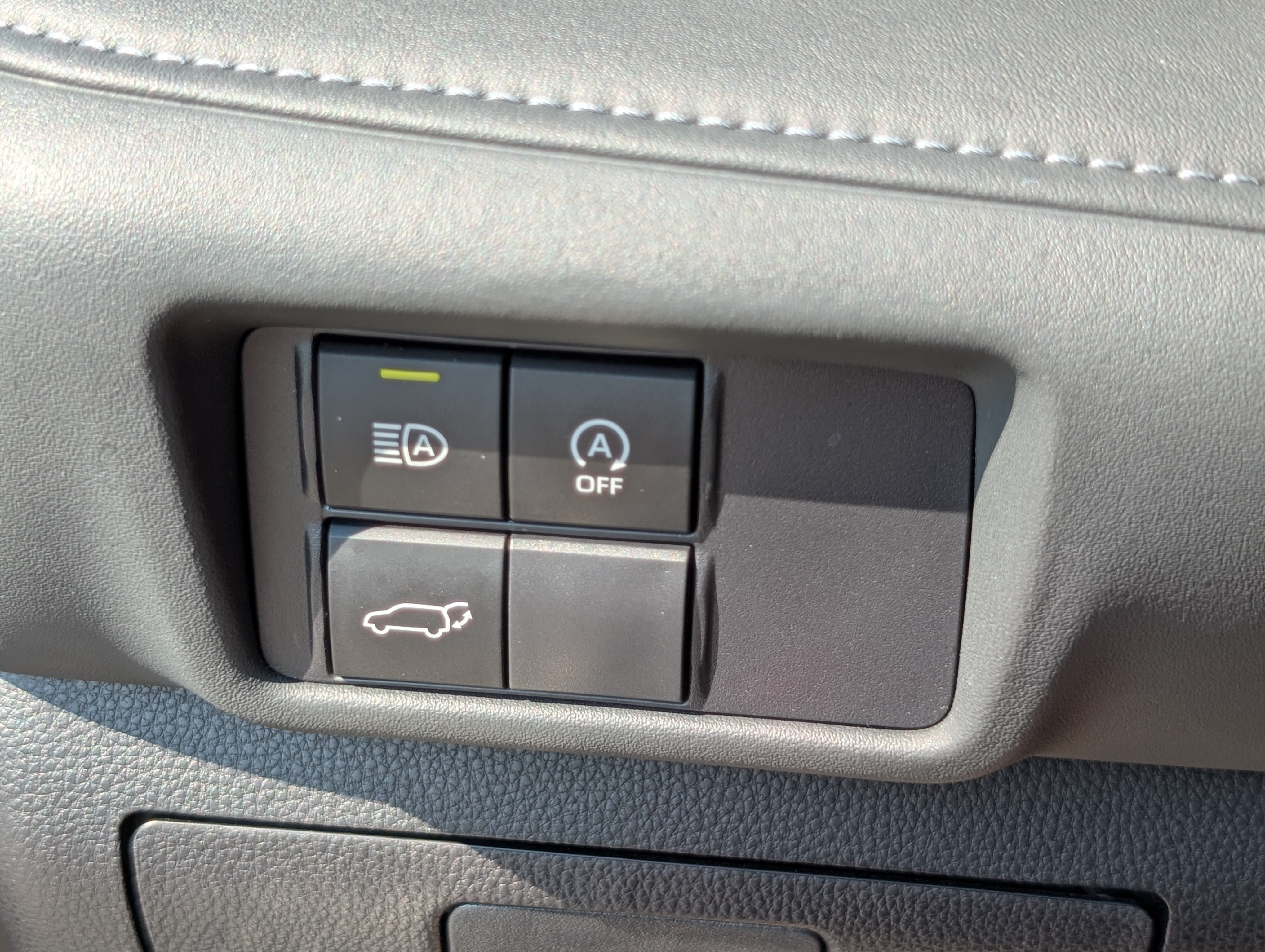 Used 2025 Toyota Highlander LE AWD/4WD image 22