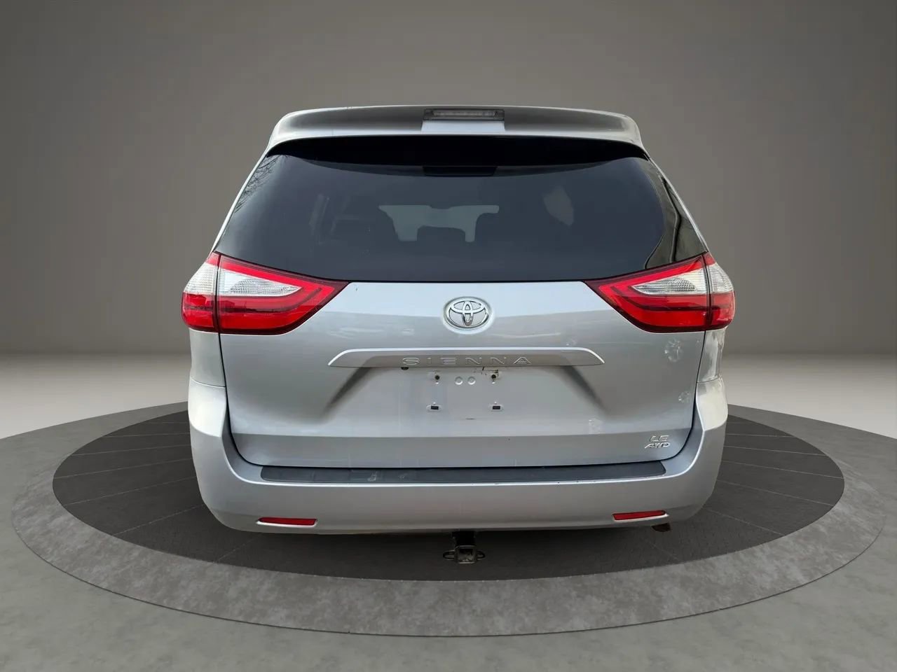 Used 2017 Toyota Sienna LE AWD/4WD image 6