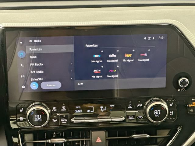 Used 2024 Toyota Highlander Platinum image 12