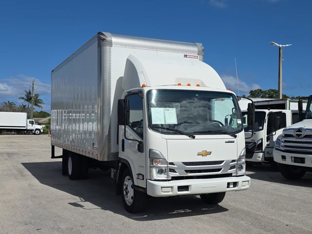 Used 2024 Chevrolet Low Cab Forward RWD image 3