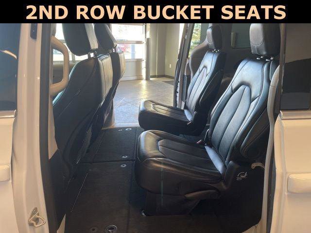 Certified 2024 Chrysler Pacifica Touring-L image 30